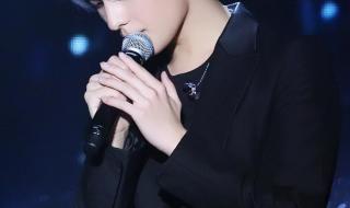 有谁见过杨洋的新发型吗 杨洋17年蓝发造型