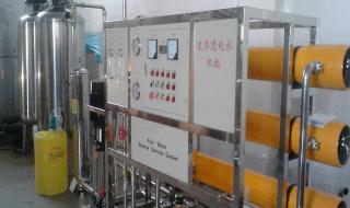 想办一个小型的桶装纯净水厂,需要什么些设备大概共需要多少资金 小型纯净水设备价格